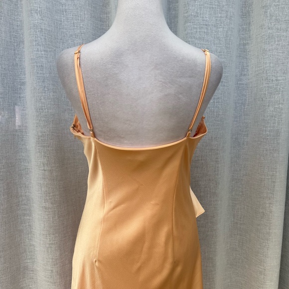 Gianni Bini Quinn ruffle draped V-neck sleeveless satin dress soft peach color - Picture 6 of 12